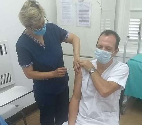 SputnikV: Se vacunaron trabajadores del Hospital Pirovano