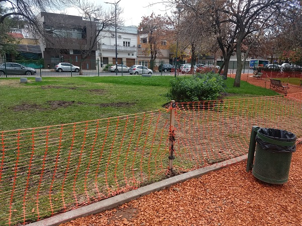 Plaza Martín Rodríguez: vecinos piden que se pueda volver a utilizar las áreas verdes
