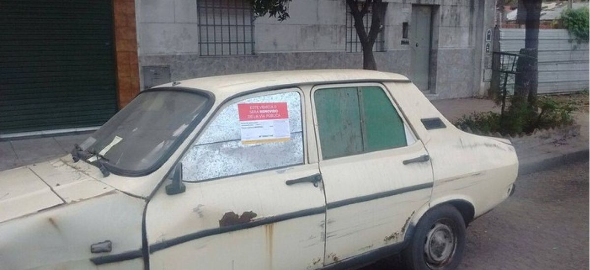 autos abandonados comuna 12