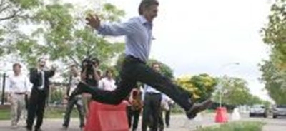 macri saltando