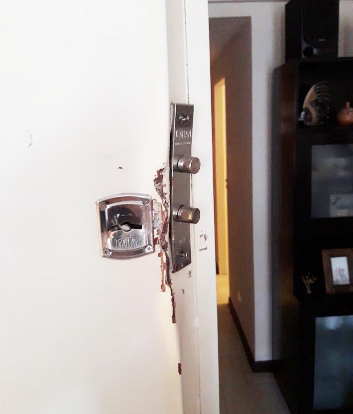 puerta violentada
